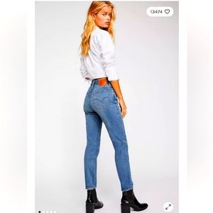 NWT Levi's Wedgie Icon Jeans